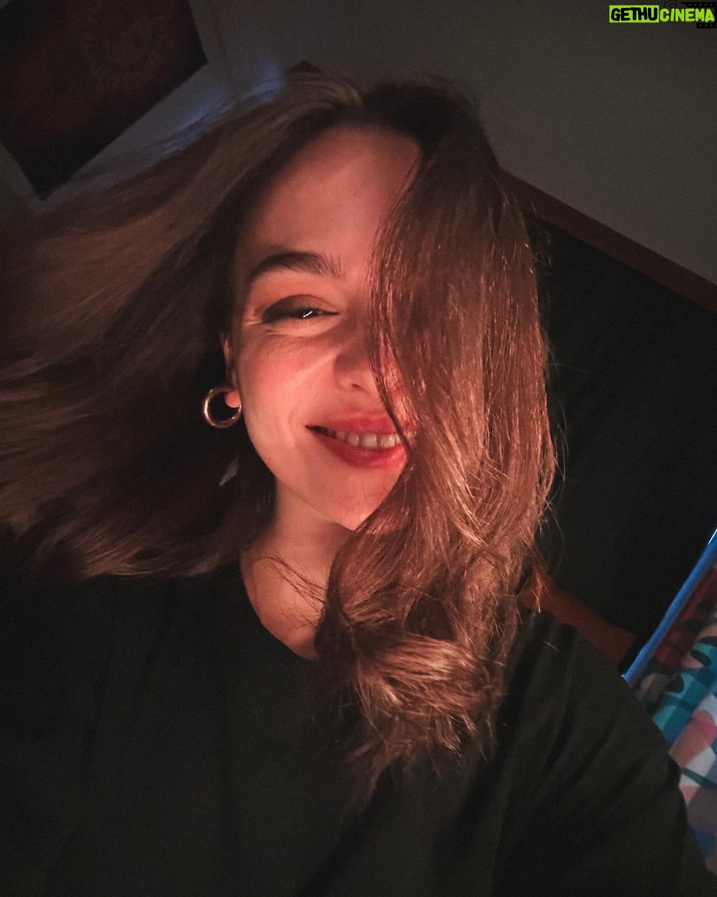 Aslıhan Kapanşahin Instagram - bolbolbol gülmeli selfie🥳💖🤳🏼