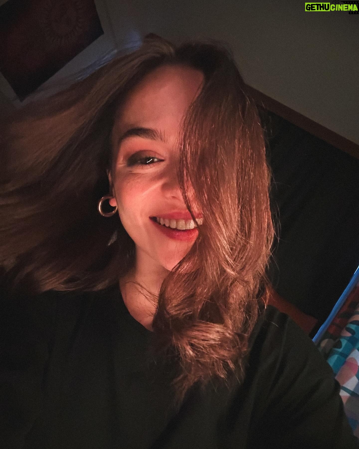 Aslıhan Kapanşahin Instagram - bolbolbol gülmeli selfie🥳💖🤳🏼