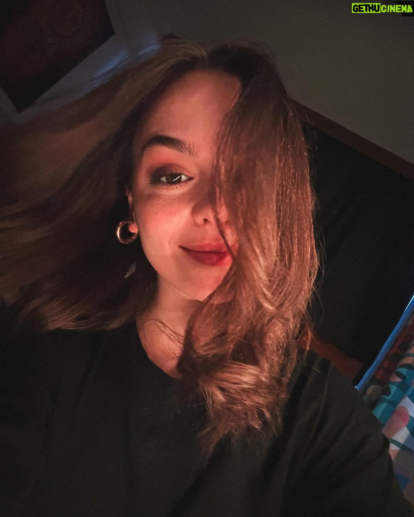 Aslıhan Kapanşahin Instagram - bolbolbol gülmeli selfie🥳💖🤳🏼