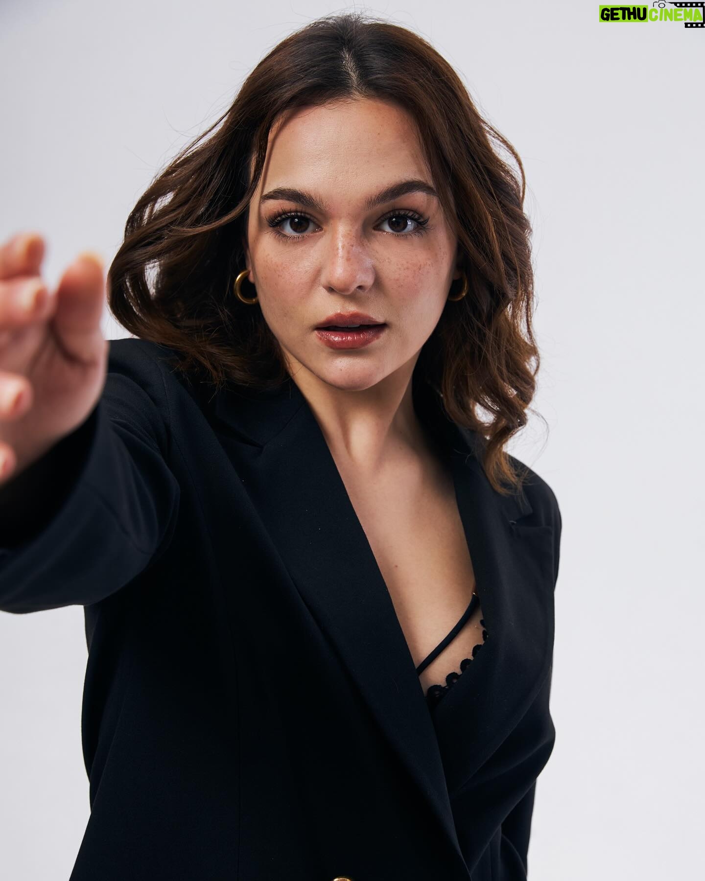 Aslıhan Kapanşahin Instagram - 🖤 @management.be