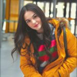 Aslıhan Kapanşahin Instagram – Mont sarı mı? Turuncu mu?