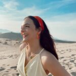 Aslıhan Kapanşahin Instagram – Deniz biraz ilerde ama kum ve güneşimiz tam.🎉 
@miraslava.kostyeva @ceydasmn
