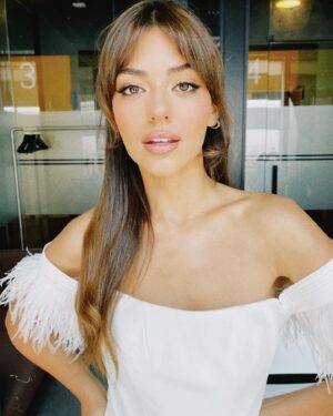 Aslıhan Malbora Instagram - Pek sevgili ekip;

Makyaj: @serhatsenn 
Saç: @themostkuafor @onurrbolukbasii 
Elbise: @yuxelleofficial
Ayakkabı: @ilvi_official
Styling: @seebe.istanbul / @begumpalabiyik
Styling asistan: @sanarangrazz