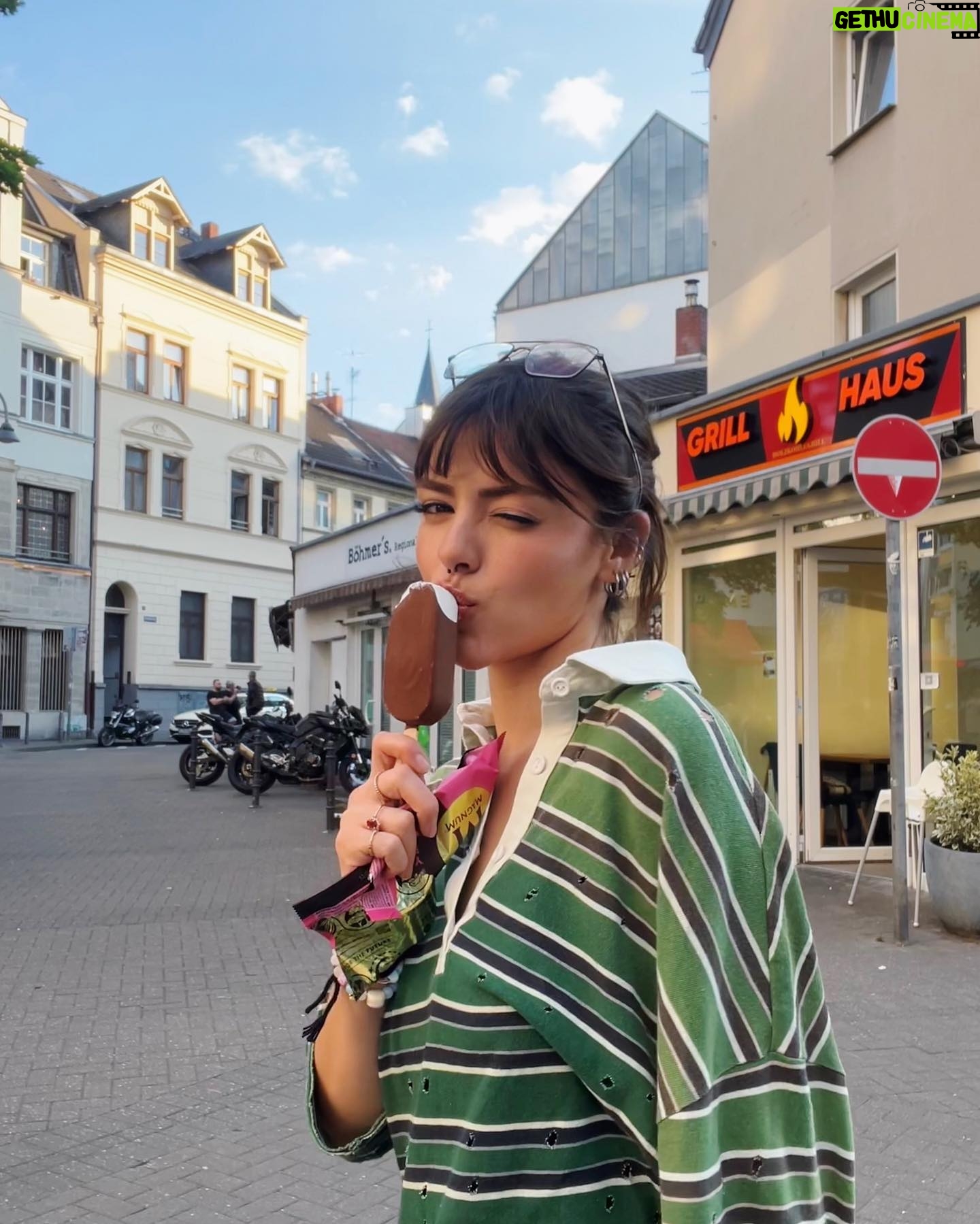 Aslıhan Malbora - 147.2K Likes - 💜
