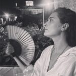 Aslihan Gurbuz Instagram - Gerçeğini bildiğim yalanları dinlerken… #havacoksıcakyormankimseyiannem