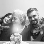 Aslihan Gurbuz Instagram - Anne sen benim hayattaki en büyük şansımsın 🙏🏻 Bu dünyaya ANNE olmaya, sevmeye, bakmaya ve paylaşmaya gelmiş özel bir ruhsun ve bize nasip olmuşsun❤️ 4 kızın 1 oğlun ve yüzlerce çocuğunla nice sağlıklı yaşların olsun kalbimin mimarı 🧿