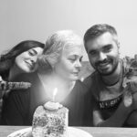 Aslihan Gurbuz Instagram - Anne sen benim hayattaki en büyük şansımsın 🙏🏻 Bu dünyaya ANNE olmaya, sevmeye, bakmaya ve paylaşmaya gelmiş özel bir ruhsun ve bize nasip olmuşsun❤️ 4 kızın 1 oğlun ve yüzlerce çocuğunla nice sağlıklı yaşların olsun kalbimin mimarı 🧿