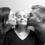 Aslihan Gurbuz Instagram - Anne sen benim hayattaki en büyük şansımsın 🙏🏻 Bu dünyaya ANNE olmaya, sevmeye, bakmaya ve paylaşmaya gelmiş özel bir ruhsun ve bize nasip olmuşsun❤️ 4 kızın 1 oğlun ve yüzlerce çocuğunla nice sağlıklı yaşların olsun kalbimin mimarı 🧿