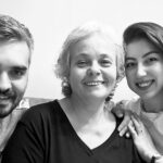 Aslihan Gurbuz Instagram - Anne sen benim hayattaki en büyük şansımsın 🙏🏻 Bu dünyaya ANNE olmaya, sevmeye, bakmaya ve paylaşmaya gelmiş özel bir ruhsun ve bize nasip olmuşsun❤️ 4 kızın 1 oğlun ve yüzlerce çocuğunla nice sağlıklı yaşların olsun kalbimin mimarı 🧿