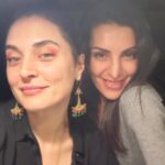 Aslihan Gurbuz Instagram – Her şeyin geçtiğini iliklerime kadar tecrübe ettiğim eski yaşımı bu zat-ı şahanelerle tecrübe ettim🙏🏻
İYİLER ile karşılaşmak tek dileğim bu gıcır yaşımda❤️
Çok şanslıyım be🐣