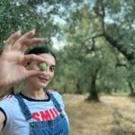 Aslihan Gurbuz Instagram - Hayat sana teşekkür ederim 🙏🏻 yakınlarına “benden sonra bir zeytin bir de limon ekin başucuma” diyen beni gördüğün için🙏🏻 Bana bir zeytinlik verdiğin ve böyle sevildiğim için❤️ Evet hiçbirini ben ellerimle ekmedim, evet limon da yok, yokluk yılına da denk geldim tamam, ama bu verdiklerine bin şükür be🙏🏻🙏🏻🙏🏻 Çok mutluyum efendim, dileyen isteyen herkese nasip olmasını dilerim❤️