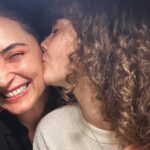 Aslihan Gurbuz Instagram - Her şeyin geçtiğini iliklerime kadar tecrübe ettiğim eski yaşımı bu zat-ı şahanelerle tecrübe ettim🙏🏻 İYİLER ile karşılaşmak tek dileğim bu gıcır yaşımda❤️ Çok şanslıyım be🐣