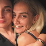 Aslihan Gurbuz Instagram - Her şeyin geçtiğini iliklerime kadar tecrübe ettiğim eski yaşımı bu zat-ı şahanelerle tecrübe ettim🙏🏻 İYİLER ile karşılaşmak tek dileğim bu gıcır yaşımda❤️ Çok şanslıyım be🐣