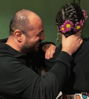 Aslihan Gurbuz Instagram - Her şeyin geçtiğini iliklerime kadar tecrübe ettiğim eski yaşımı bu zat-ı şahanelerle tecrübe ettim🙏🏻
İYİLER ile karşılaşmak tek dileğim bu gıcır yaşımda❤️
Çok şanslıyım be🐣