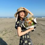 Asuka Kijima Instagram - ‍ 撮影終わりにもらったお花が 鮮やかでとてもかわいかった💐 夏に向かってるねぇ ‍