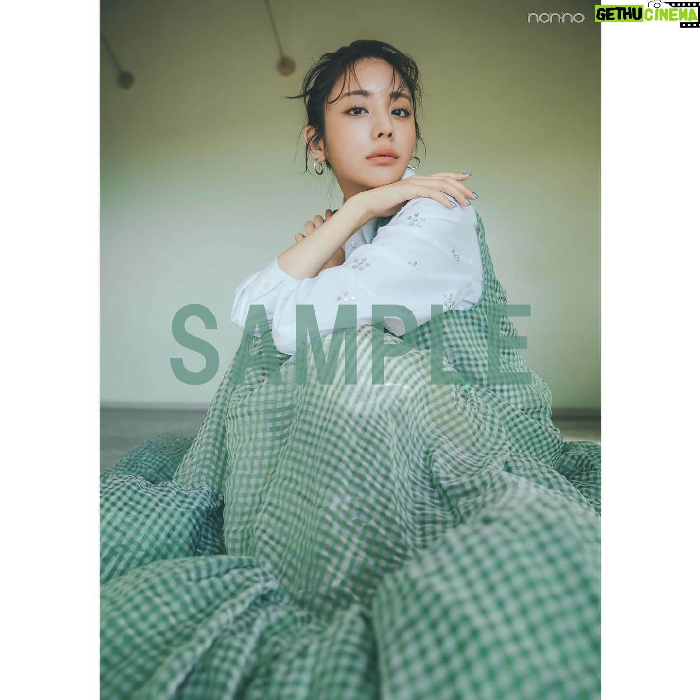 Asuka Kijima Instagram - ' 🌼 #貴島明日香 ノンノを卒業します 🌼 non-no 2018年11月号から約5年間、ノンノ専属モデルとして活躍してくれた明日香。このたび、1月19日(金)発売のノンノ3月号で卒業することになりました😢🌸 3月号の通常盤表紙はもちろん明日香✨ 3回目となるカバーを飾り、読み応えばっちりなクローズアップ特集も掲載します。さらに、卒業を記念して、セブンネットでは特製フォトカードがつく限定版の販売が決定🫶 フォトカードの絵柄はこの3枚📸 これまで、国民的“きれいなお姉さん”として、ノンノを引っ張ってきてくれた明日香のラストカバー&特集、ぜひぜひご覧ください☀️ @asuka_kijima #卒業おめでとう #寂しいなぁ #ずっと大好き #これからも応援し続けます #ノンノ #nonno #nonno_magazine