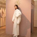 Asuka Kijima Instagram - HERNO 青山店で行われている、「HERNO GLOBE ANREALAGE ポップインイベント」へ行ってきました☺︎ 今回着用させていただいたアウターは、Herno Globe がアースデイを記念し ANREALAGE とコラボした新作だそう。 形がとっても可愛くて一目惚れしたアイテム🤍 購入または LINE のお友だち登録で特設フォトブースの体験もできるらしく、わたしもノリノリで撮影しました☺️笑 4月22日〜29日 (月・祝)まで行っているみたいなので、ぜひ足を運んでみてください✨ #Herno #UrbanOuterwearCouture #HernoSS24 #HernoClub #Anrealage #PR