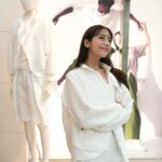 Asuka Kijima Instagram - HERNO 青山店で行われている、「HERNO GLOBE ANREALAGE ポップインイベント」へ行ってきました☺︎ 今回着用させていただいたアウターは、Herno Globe がアースデイを記念し ANREALAGE とコラボした新作だそう。 形がとっても可愛くて一目惚れしたアイテム🤍 購入または LINE のお友だち登録で特設フォトブースの体験もできるらしく、わたしもノリノリで撮影しました☺️笑 4月22日〜29日 (月・祝)まで行っているみたいなので、ぜひ足を運んでみてください✨ #Herno #UrbanOuterwearCouture #HernoSS24 #HernoClub #Anrealage #PR