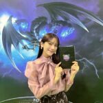 Asuka Kijima Instagram – ‍
遊戯王デュエルモンスターズ
決闘者伝説The Legend of Duelist QUARTER CENTURY

来場されたみなさん、
出演者のみなさん、スタッフのみなさん。

あの場にいた全員から
遊戯王、そして遊戯王カードゲームへの愛情が
本当によく伝わってきて

そんな特別な日にMCとしてご一緒できたことが
とても幸せで、光栄でございました。
ありがとうございました！

改めて、
遊戯王カードゲーム25周年おめでとうございます✨

衣装タグ付けしています☺︎