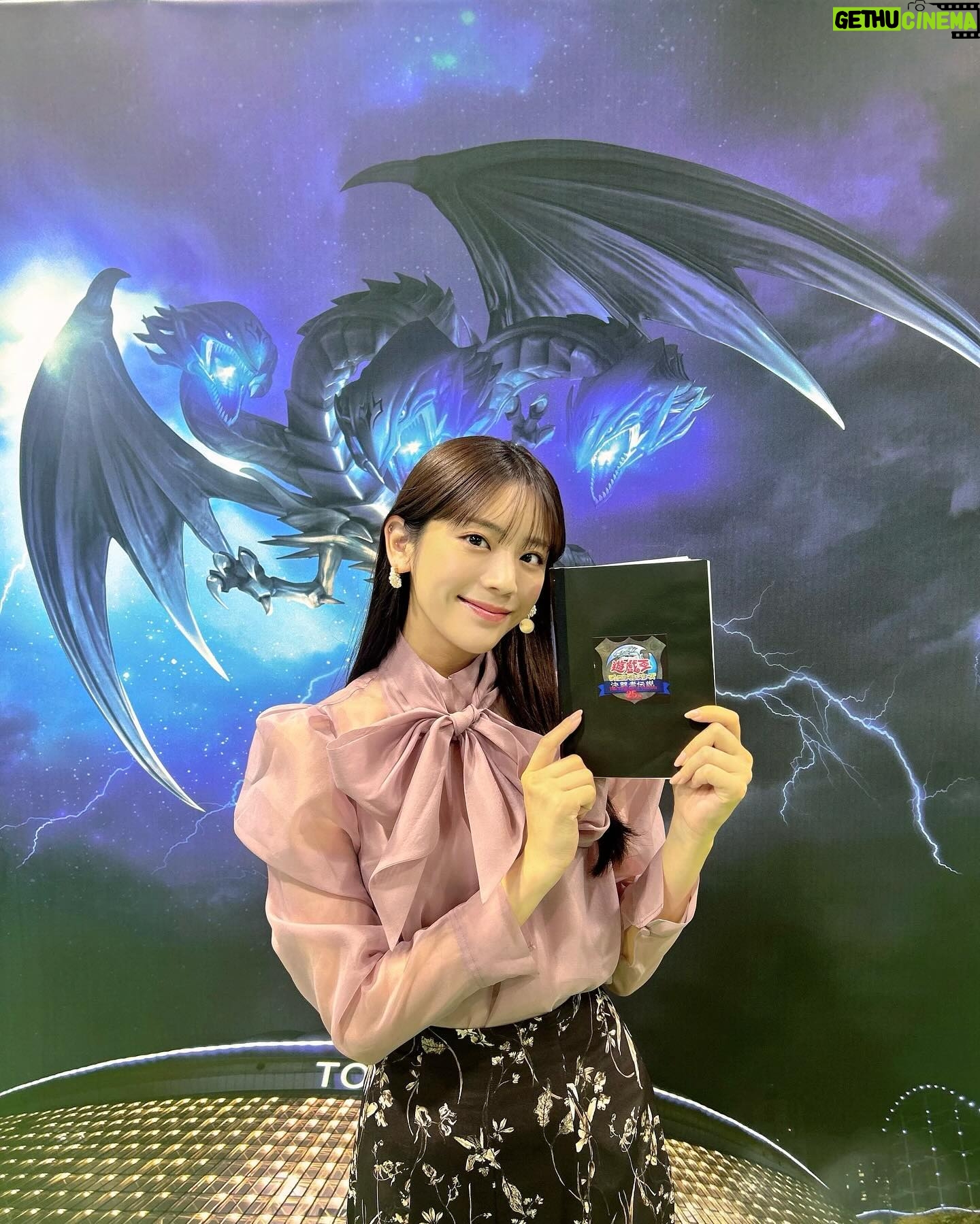 Asuka Kijima Instagram - 遊戯王デュエルモンスターズ 決闘者伝説The Legend of Duelist QUARTER CENTURY 来場されたみなさん、 出演者のみなさん、スタッフのみなさん。 あの場にいた全員から 遊戯王、そして遊戯王カードゲームへの愛情が 本当によく伝わってきて そんな特別な日にMCとしてご一緒できたことが とても幸せで、光栄でございました。 ありがとうございました! 改めて、 遊戯王カードゲーム25周年おめでとうございます✨ 衣装タグ付けしています☺︎