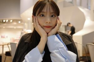 Asuka Kijima Instagram - るんるんでお出かけしたのに、雨でボサボサ😗