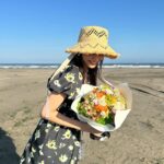 Asuka Kijima Instagram - ‍ 撮影終わりにもらったお花が 鮮やかでとてもかわいかった💐 夏に向かってるねぇ ‍