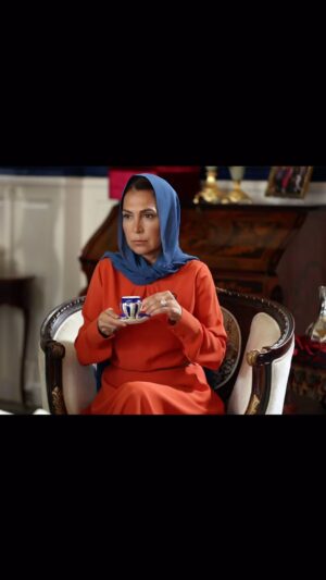 Asuman Dabak Instagram - Gözleri uzaklara dalan birinin,yakınlarda olmayan bir hikayesi vardır…#NedimeLeto @hudutsuzsevdadizi  @medyapimresmi  @foxturkiye  @bahadirozdener
