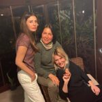 Asuman Dabak Instagram – Tarihe imza atacak kadar güzel bir doğum haftası hazırlayan ,canımmm güzel yürekli güzelll dostlarımm,yanımda olamayan arayıp mesaj yazan tüm sevdiklerime çokkk teşekkür ediyorum 🙏💕Hayat dostlarla paylaştıkça güzel her birinizi kalbinizden öpüyorum💋yine bu şahane doğum günün mimarları olan @fulyagnddu  @burcuhtt  @biremyapar  ayrıca teşekkür ediyorum ,çoookkkk özell olduğumu bu kadar samimi hissettirdiğiniz için 💕sizleri çokkk seviyorummm💋🍷🙏
