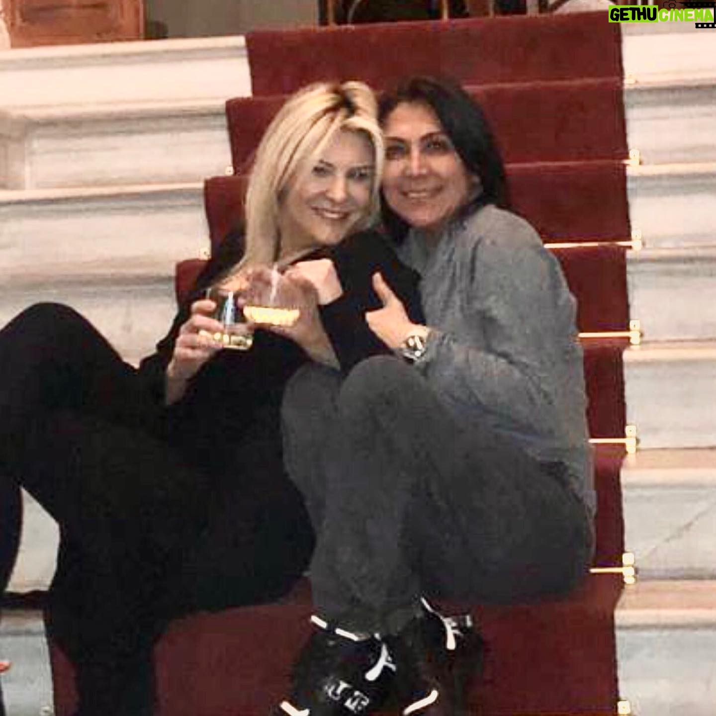 Asuman Dabak Instagram - Ne güzel geldin girdin hayatıma, iyi ki oldun ,iyi yürekli güzell Burcu’mmm, çookk mutlu yılların olsun sevdiklerinle ,çokk eğleneceğimiz çoookkkk güleceğimiz nice yıllarda hep birlikte olalım balımmm çookkk seviyorummm seni hep olll 💕💋💋💋💐💃🏽💃🏽🍷🍷🌈🙏 @burcuhtt