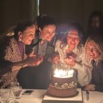 Asuman Dabak Instagram – Tarihe imza atacak kadar güzel bir doğum haftası hazırlayan ,canımmm güzel yürekli güzelll dostlarımm,yanımda olamayan arayıp mesaj yazan tüm sevdiklerime çokkk teşekkür ediyorum 🙏💕Hayat dostlarla paylaştıkça güzel her birinizi kalbinizden öpüyorum💋yine bu şahane doğum günün mimarları olan @fulyagnddu  @burcuhtt  @biremyapar  ayrıca teşekkür ediyorum ,çoookkkk özell olduğumu bu kadar samimi hissettirdiğiniz için 💕sizleri çokkk seviyorummm💋🍷🙏