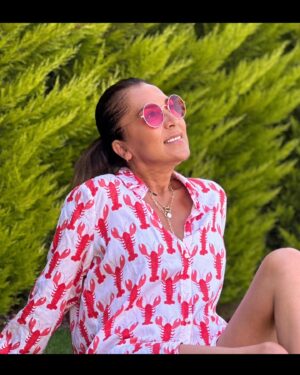 Asuman Dabak Instagram - Yeşilin içinde kırmızı olasım geldi🌺