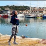 Asuman Dabak Instagram – Uzaklıklar küçük sevgileri yok eder,büyükleri yüceltir.Rüzgarın mumu söndürüp ateşi körüklediği gibi rüzgarınız güzel essin..😉💕🔥💐🙏