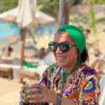 Asuman Dabak Instagram - Gözüm kara,kalmadı yara ,oldum renga-rengarenk… Bazen her şey sararıp solar,biz hep renga-rengarenk😎💃🏽💃🏽