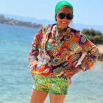 Asuman Dabak Instagram - Gözüm kara,kalmadı yara ,oldum renga-rengarenk… Bazen her şey sararıp solar,biz hep renga-rengarenk😎💃🏽💃🏽