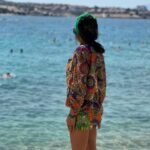 Asuman Dabak Instagram – Gözüm kara,kalmadı yara ,oldum renga-rengarenk…
Bazen her şey sararıp solar,biz hep renga-rengarenk😎💃🏽💃🏽