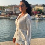 Asuman Dabak Instagram - Beyaz’ın dan gülelim dedik 🤍🌈