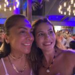 Asuman Dabak Instagram – Dostlar ,yıldızlar gibidir karanlık çöktüğünde onlar görünür🌈sen benim hediyem yıldızımsın güzell Fulya’mmm💫Dostluk aşktan daha zordur çünkü daha uzun sürer🎈dostluk unutulmayacak kadar güzel,ender insanlarla yaşanacak kadar özeldir🎈dostluğu iki nehire benzetirim hep,gittiği yeride temizler geldiği yeride💕bir ömür hep yanyana cancana Fulya’mmm 😍🙏🌈🍾🍓💃🏽💃🏽🎈🎈🎈iyikiii doğdun💐💐💐 @fulyagnddu