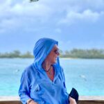 Asuman Dabak Instagram – Kuşlarla güldük eğlendik meğerse gülünce kuşlar uçuşurmuş seslerinize,uçuşan kuşlar konsun göğsünüze🕊🕊🕊💙