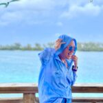 Asuman Dabak Instagram – Kuşlarla güldük eğlendik meğerse gülünce kuşlar uçuşurmuş seslerinize,uçuşan kuşlar konsun göğsünüze🕊🕊🕊💙