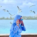 Asuman Dabak Instagram – Kuşlarla güldük eğlendik meğerse gülünce kuşlar uçuşurmuş seslerinize,uçuşan kuşlar konsun göğsünüze🕊🕊🕊💙