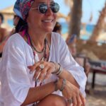Asuman Dabak Instagram - Güneşin sıcaklığı ,suyun serinliği hep yanımızda olsun neşemizlee…💕🌴⛵️🥂💃🏽