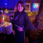 Asuman Dabak Instagram - Hayatın hızına ,en güzel yıllarına,çabuk geçenlerine…her yeni güne,güzel isteklerine,mutluluklarına yeni gülüşlerine ..Hoşgell 🎂🙏
