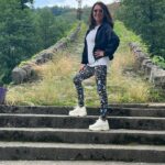 Asuman Dabak Instagram – Köprü gibi ol ,onun gibi dur şu hayatta ,gelen gelsin yargılama sonra da geçip gitsin ..ne de güzel demiş şair🔗