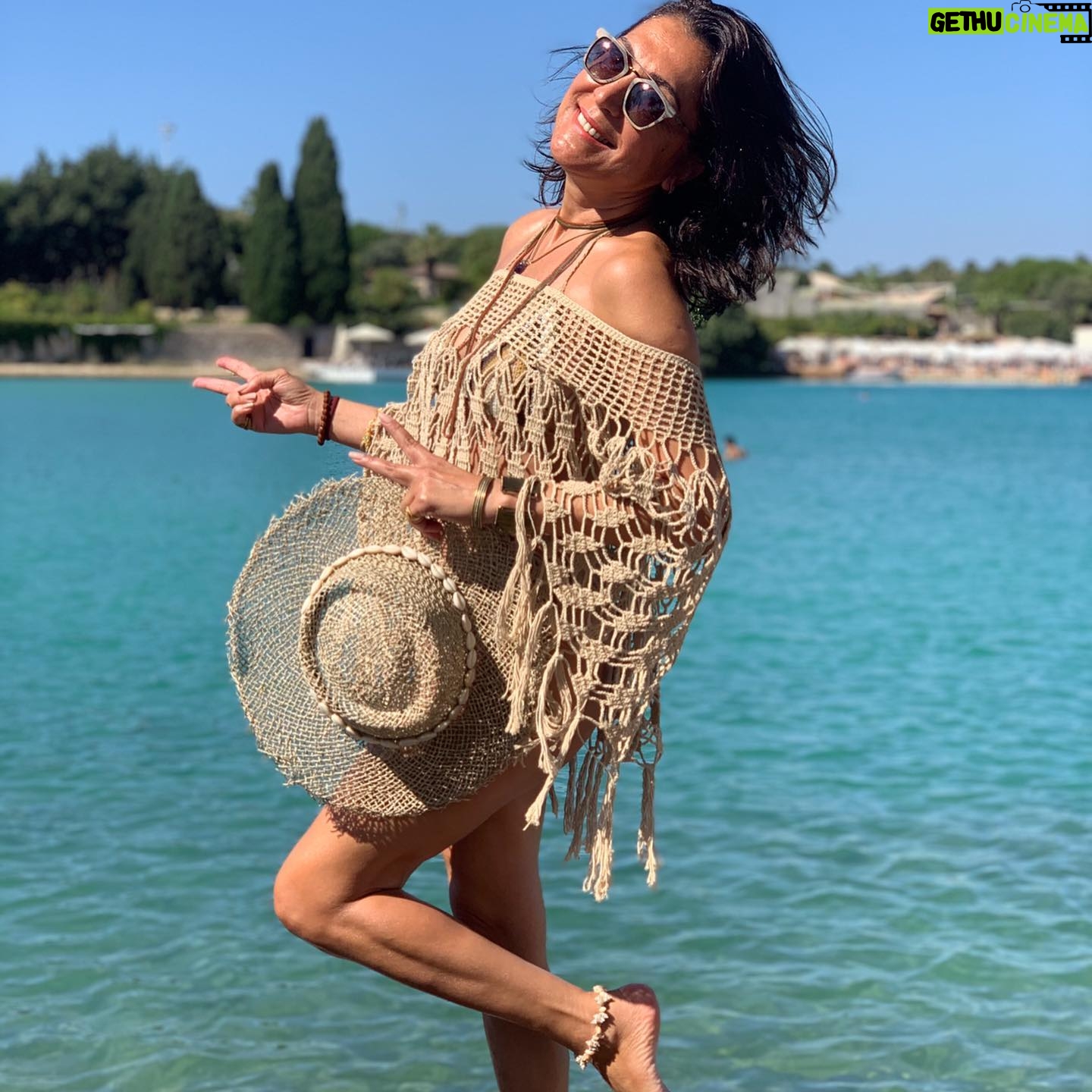 Asuman Dabak Instagram - Bali esintileri tabikii,harika bir koleksiyon hazırlamış yine fındığımm 👏👏👏👍😍 2021 yaz sezonu çekimleri Çeşme’de yapıldı @balifashionbags @ffunda_mizrak ellerine sağlık olsun canımmm benimmm👏👏👏👍