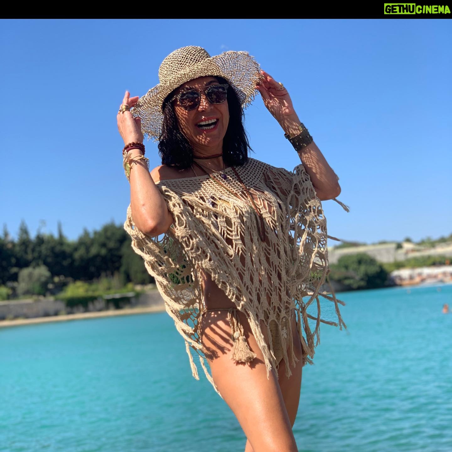 Asuman Dabak Instagram - Bali esintileri tabikii,harika bir koleksiyon hazırlamış yine fındığımm 👏👏👏👍😍 2021 yaz sezonu çekimleri Çeşme’de yapıldı @balifashionbags @ffunda_mizrak ellerine sağlık olsun canımmm benimmm👏👏👏👍