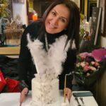 Asuman Dabak Instagram - Bir kez yaşıycaz bu hayatı ,doğru ve istediğimiz gibi yaşayabilirsek bir kez bile olsa yeter..💜🙏💃🏽💃🏽🥂🥰 #happybirthday 🎂