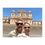 Atala Sarmiento Instagram - NOTO… Una de las más bellas ciudades sicilianas al sur de la isla. La representación del barroco en todo su esplendor. Una ciudad dorada donde hay tantos palazzos como iglesias…. ¡Espectacular! En una sola palabra… #quevivalavida #asísí #ladolcevita #noto #sicilianelcuore