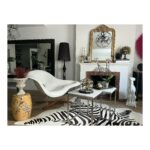 Atala Sarmiento Instagram - C A M B I A R . . . Mover muebles, cambiar accesorios, iluminación, deshacerse de cosas que no se usan, mudar espacios, desprenderse, activar energías para que no se estanquen… ✨ L I M P I A R ambientes ✨ En lo que ando últimamente…🏡🛋️💖 #quevivalavida #asísí #ladolcevita #autocuidado #homesweethome #mysafeplace