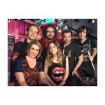 Atala Sarmiento Instagram - Hoy un #fbf con @laorejadevangogh una vez que visitaban México 🥰 Ya sé que esta versión de “Muñeca de Trapo” la canta Amaia y no Leire…la usé porque ésta es la canción que más me gusta del grupo!!! No se pongan intensos amigos! #quevivalavida #asísí #ladolcevita #cuandoeracelebritydetv