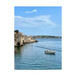 Atala Sarmiento Instagram - SIRACUSA… La gran capital de la Magna Grecia donde nació Arquímedes y que dio refugio a Caravaggio tras fugarse de la prisión en Malta… El gran escenario de películas como “Malena”… Historia y belleza que no alcanzan solo diez imágenes para compartir… #quevivalavida #asísí #ladolcevita #Siracusa #sicilianelcuore